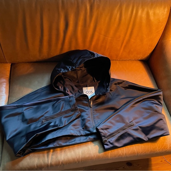 COS cropped hooded nylon crop jacket navy sleeve zip sporty luxe designer - Picture 7 of 15
